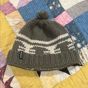 Patagonia Green and White Chunky Knit Beanie